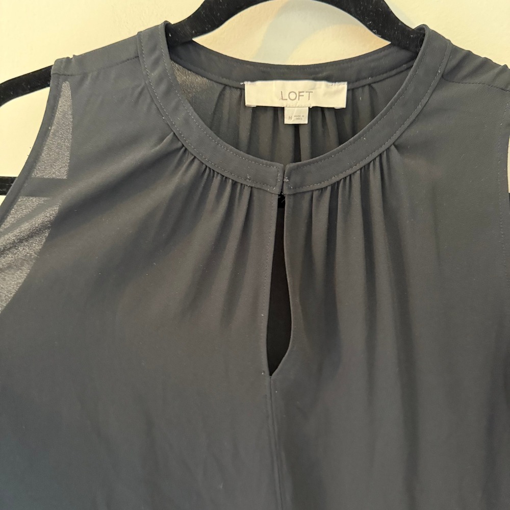 LOFT Black Sleeveless Keyhole Neck Gathered Blouse Top Women's Medium - Picture 2 of 7
